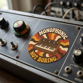 Monophonic, Not Boring – Lustiger Synth Nerd Ronde Sticker