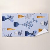 Monotone de fleurs modernes et vase, pot avec bot (Serviette de bain)