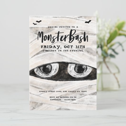 Monster Bash Spooky Wrapped Mummy Halloween Party Kaart (Staand voorkant)