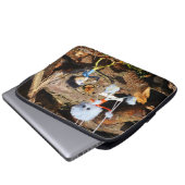 Monster Fubby op schommel. Laptop Sleeve (Voorkant onderkant)