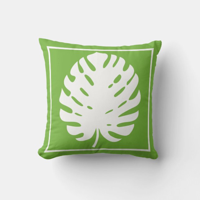 Monstera Leaf Green White Coastal Modern Kussen (Voorkant)