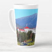 Mont Washington Resort Latte Mug (Angle gauche)