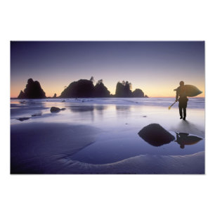 Montage van man die kajak draagt, ShiShi Beach, Foto Afdruk