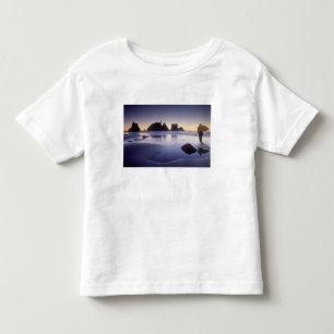 Montage van man die kajak draagt, ShiShi Beach, Kinder Shirts