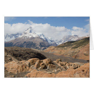Montagnes couronnées de neige