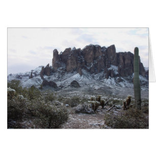 Montagnes de superstition neigeuse