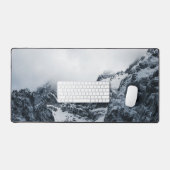 Montagnes majestueuses sous les nuages (Clavier et souris)