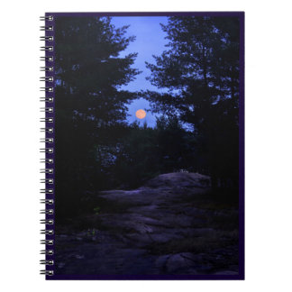 Monte-lune dans le carnet de campagne de la maison