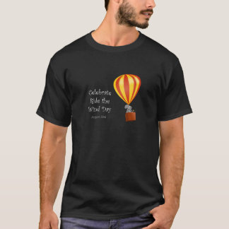 Montez le T-shirt d'obscurité de vent