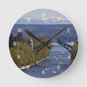 MontLake Bridge en Cascade Mountains Ronde Klok