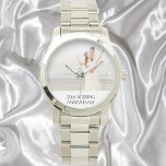 Montre 25e anniversaire du mariage photo du couple argent<br><div class="desc">Modèle pour votre propre photo. Une photo mariage ou une photo de mari et femme. Un cadre blanc noir de texte noir. Chiffres blancs de 9 à 3. Avec le texte : 25ème anniversaire de Mariage.</div>