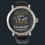 Montre 70e anniversaire personnalisé 1952 Vintage Black G<br><div class="desc">Une montre personnalisée unique pour cette personne spéciale anniversaire. Ajoutez le nom à ce design de style rétro vintage pour un cadeau d'anniversaire personnalisé. Modifiez facilement le nom et l'année avec le modèle fourni. Un merveilleux cadeau d'anniversaire personnalisé. Plus de cadeaux et de fournitures de fête pour cette fête disponibles...</div>