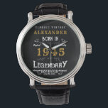 Montre 80e anniversaire personnalisé ou retraite né 1945<br><div class="desc">Une montre personnalisée unique pour cette personne d'anniversaire qui a eu 80 ans ou un cadeau de retraite. Ajoutez le nom à ce design vintage de style rétro noir, blanc et or pour un cadeau personnalisé. Modifiez facilement le nom et l'année avec le modèle fourni. Un merveilleux cadeau personnalisé pour...</div>
