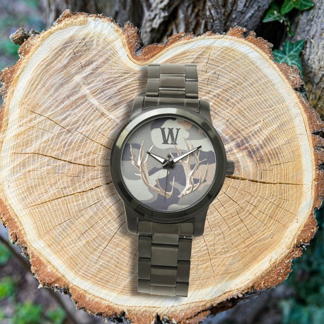 Montre à camouflage avec bois de cerf et initiale  (Créateur téléchargé)