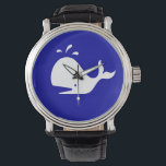Montre Baleine blanche sur bleu<br><div class="desc">Il est temps d'aller observer les baleines ! Vous ferez un grand splash avec notre Ocean Glow, des icônes maritimes, White-on-Blue Whale au poignet. Si vous êtes créatif, vous pouvez changer la taille et la position de la baleine, le nombre de baleines, ou la couleur arrière - plan. Cliquez simplement...</div>