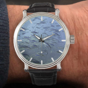 Montre Banc de poissons. Plongée sous-marine.