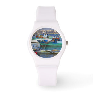 Montre Bateaux de pêche colorés dans le port de