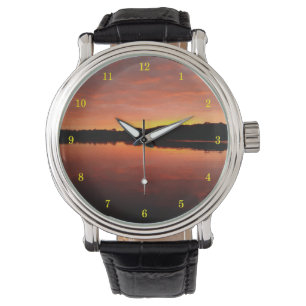 Montre Beau lac Kensington sur le bateau à Sunrise
