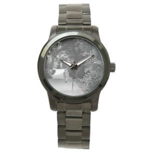 Montre Black and white photo of old man at park