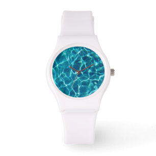 Montre bleue fraîche de l'eau de piscine