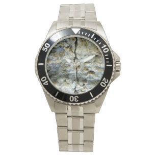 Montre-bracelet en pierre criquée rugueuse