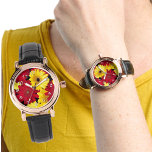 Montre Bright Red and Yellow Gerber Daisies<br><div class="desc">Un joli visage de montre coloré orné de photos marguerrières colorées jaunes et rouges de Gerber sur un arrière - plan noir avec la bande de cuir vintage. Les nombres blancs sont un modèle que vous pouvez supprimer/effacer. Vous pouvez également transférer ce design là où il convient à un autre...</div>