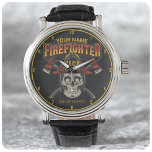 Montre Casque de crâne pompier personnalisé Ax pompier<br><div class="desc">Personnalisez ce pompier personnalisé unique,  unique en son genre,  doté d'un squelette avec casque et d'une conception à double axe. Personnalisé avec votre nom,  numéro et emplacement! Un cadeau parfait pour cette personne spéciale dans votre vie!</div>