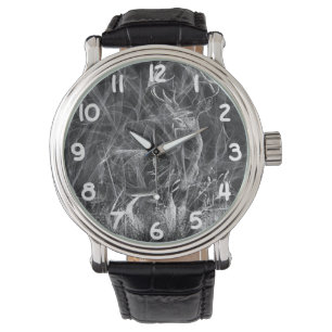 Montre Cerf aux bois encadrés par champ et arbre