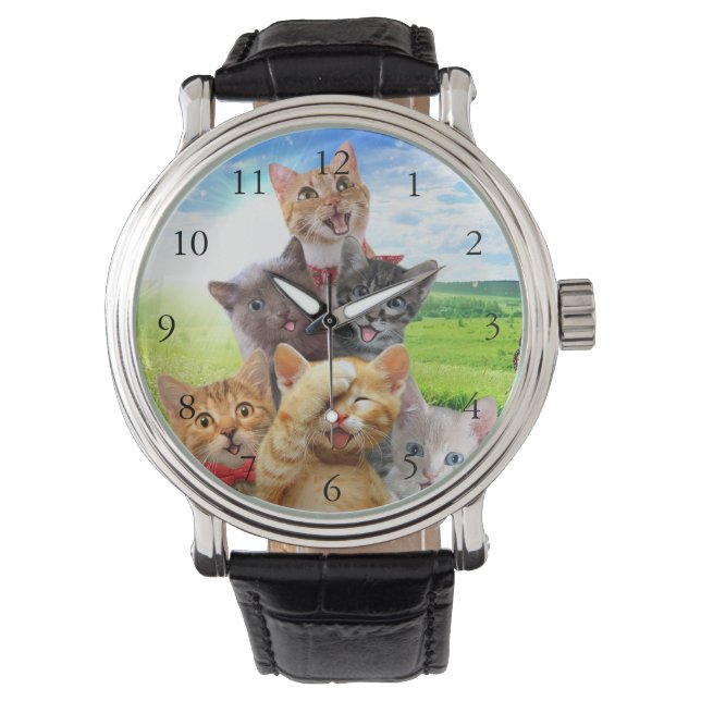 Montre Chatons amusants dans le champ vert. (devant)