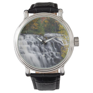 Montre Chute de Bond en automne près de Paulding, Michiga