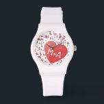 Montre Coeurs rouges Monogrammé<br><div class="desc">Grande montre personnalisable pour les personnes amoureuses. Cette montre a un grand coeur rouge avec deux monogrames. L'arrière - plan est blanc avec des taches rouges. Parfait comme cadeau à une personne que vous aimez.</div>