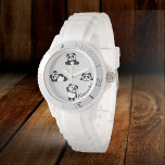 Montre Cute Pandas noir et blanc Personnalisé<br><div class="desc">De mignons pandas noirs et blancs sur le design de montre gris clair. Ce design est parfait pour les garçons,  les filles ou les femmes. Vous pouvez personnaliser le nom facilement avec votre propre,  ou simplement supprimer si vous ne l'utilisez pas.</div>