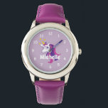 Montre de fille rose avec la licorne mignonne et n<br><div class="desc">Montre de fille rose avec mignon cheval licorne et nom personnalisé. Poignée personnalisée pour les petits enfants. Ajoutez votre propre nom,  monogramme ou citation. Design filin avec étoiles. Aussi agréable comme Anniversaire ou Noël cadeau de vacances pour fille,  petite-fille,  nièce,  cousin,  petit-enfant,  ami,  belle-fille etc.</div>