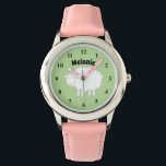 Montre de mignonne Kid avec nom animal de ferme et<br><div class="desc">Montre mignonne Kid's avec le nom de l'animal de la ferme des moutons et des enfants. Montres à poignet personnalisables pour garçons et filles. Un joli cadeau d'anniversaire ou de Noël pour les enfants ou petits-enfants comme petite-fille. Corail et vert. Plus de couleurs disponibles.</div>