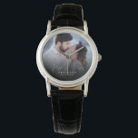 Montre Élégant Chic NewlyWed Mariage photo Anniversaire<br><div class="desc">Cette élégante montre photo script sera un beau gardien de votre jour de mariage ! La calligraphie unique dit "Mr et Mrs" en plus de votre nom de famille et date personnalisés. Ajoutez votre photo mariage et faites-en un cadeau parfait pour la mariée mariée, un anniversaire ou un renouvellement de...</div>