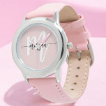 Montre Élégant rose moderne Script Girls Monogramme Nom<br><div class="desc">The Stylish Pink Modern Script Girls Monogram Name Watch est un magnifique mélange d'élégance et de personnalisation. Doté d'une courroie rose douce et d'une face de montre élégante, ce garde-temps est orné d'un monogramme dans une police de script moderne, ajoutant une touche personnalisée unique. Parfait pour l'usure quotidienne, cette montre...</div>