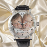 Montre Enfants personnalisés nom année papa<br><div class="desc">Ajoutez Votre photo préférée. Chiffres noirs. Une photo recouverte de blanc. Personnalisez et ajoutez leurs noms et année,  lettres noires. Parfait pour ton père,  papa.</div>