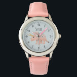 Montre Filles mignonnes Tricératops rose moderne Dinosaur<br><div class="desc">Cette montre mignonne et moderne présente une caricature en dinosaure Triceratops rose avec des chiffres clairs et peut être personnalisée avec le nom de votre fille. Parfait pour la première montre de votre enfant passionné de dinosaure. Consultez notre magasin pour d'autres articles mignons.</div>