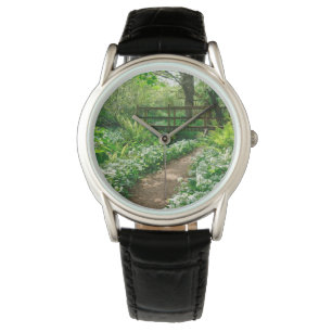 Montre Fleurs Fleurs sauvages blancs en forêt