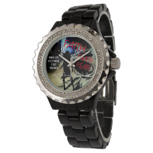 Montre FOI SUR LA PEUR REGARDEZ avec la guerrière fille a
