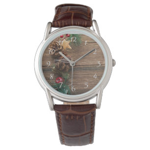Montre fond en bois avec pommes de pin