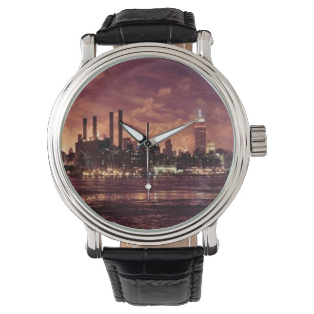 Montre Fourth of July Fireworks behind Manhattan (devant)