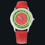 Montre Fruit d'été de la tranche de pastèque à la croûte<br><div class="desc">Cette jolie montre de pastèque a un design de fruits ronds qui semble avoir été tranché, alors la chair rose-rouge juteuse montre. Au milieu, douze graines de pastèque noire marquent l'heure et correspondent aux douze numéros de l'horloge verte, faites pour ressembler à elles taillées dans la croûte verte mouchetée de...</div>