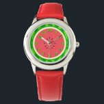 Montre Fruit d'été de la tranche de pastèque à la croûte<br><div class="desc">Cette jolie montre de pastèque a un design de fruits ronds qui semble avoir été tranché, alors la chair rose-rouge juteuse montre. Au milieu, douze graines de pastèque noire marquent l'heure et correspondent aux douze numéros de l'horloge verte, faites pour ressembler à elles taillées dans la croûte verte mouchetée de...</div>
