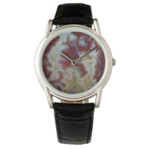 Montre Gros plan sur une dalle d'agate mousse rouge