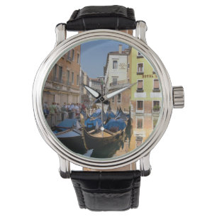 Montre Italie, Venise, gondoles amarrées le long du canal