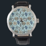 Montre Joli Blue Shell Starfish Motif de mer<br><div class="desc">Cette jolie coquille bleue et crème de coquillages et de motif d'étoiles de mer évoque des images de la plage et de l'été. Il y a cinq variétés de coquillages dans la conception et une étoile de mer. Les numéros de montre sont bleu clair et se fondent dans le design....</div>