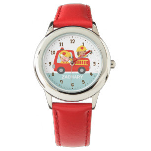 Montre Joli garçon pompier dans un camion de pompier roug