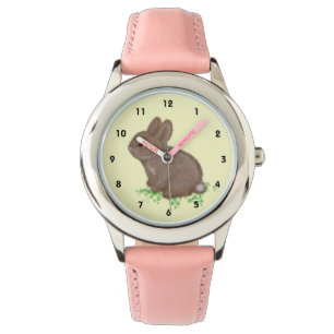 Montre Joli lapin de bois dans le patch de trèfle
