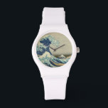 Montre La Grande Vague au large de Kanagawa<br><div class="desc">The Great Wave Watch The Great Wave off Kanagawa, aussi connu sous le nom de The Great Wave ou simplement The Wave, est une gravure en bois de l'artiste japonais Katsushika Hokusai. Exemple de l'art ukiyo-e, il a été publié entre 1830 et 1833 comme le premier dans la série de...</div>